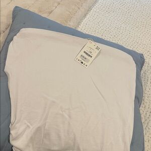 NWT ZARA white label
Off the shoulder top